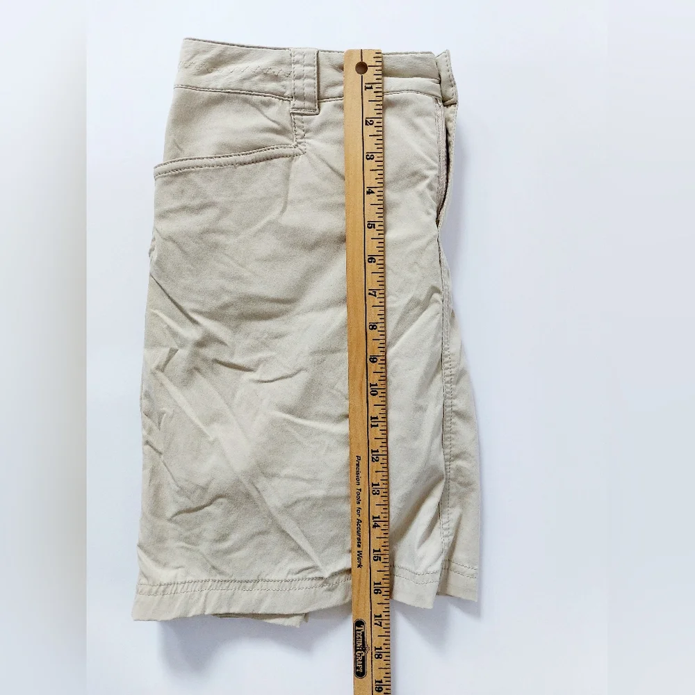 Khaki Skort/skirt athletic Eddie Bauer size 6 Travel,‎ hiking, athletic #1129
